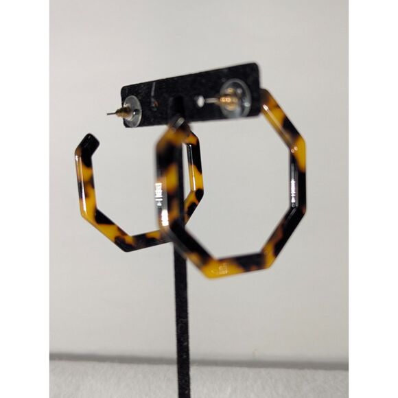 Tortoise Shell Acrylic Hoop Earrings - Picture 7 of 8